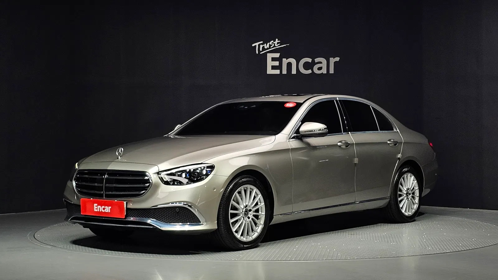 Mercedes-Benz Classe E E250 Exclusive (W213) 2021 — photo 1 sur 33
