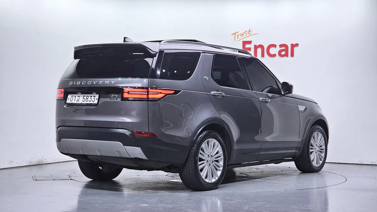 Land Rover Discovery 5 3.0 SD6 HSE Luxury 2019 — photo 1 sur 30