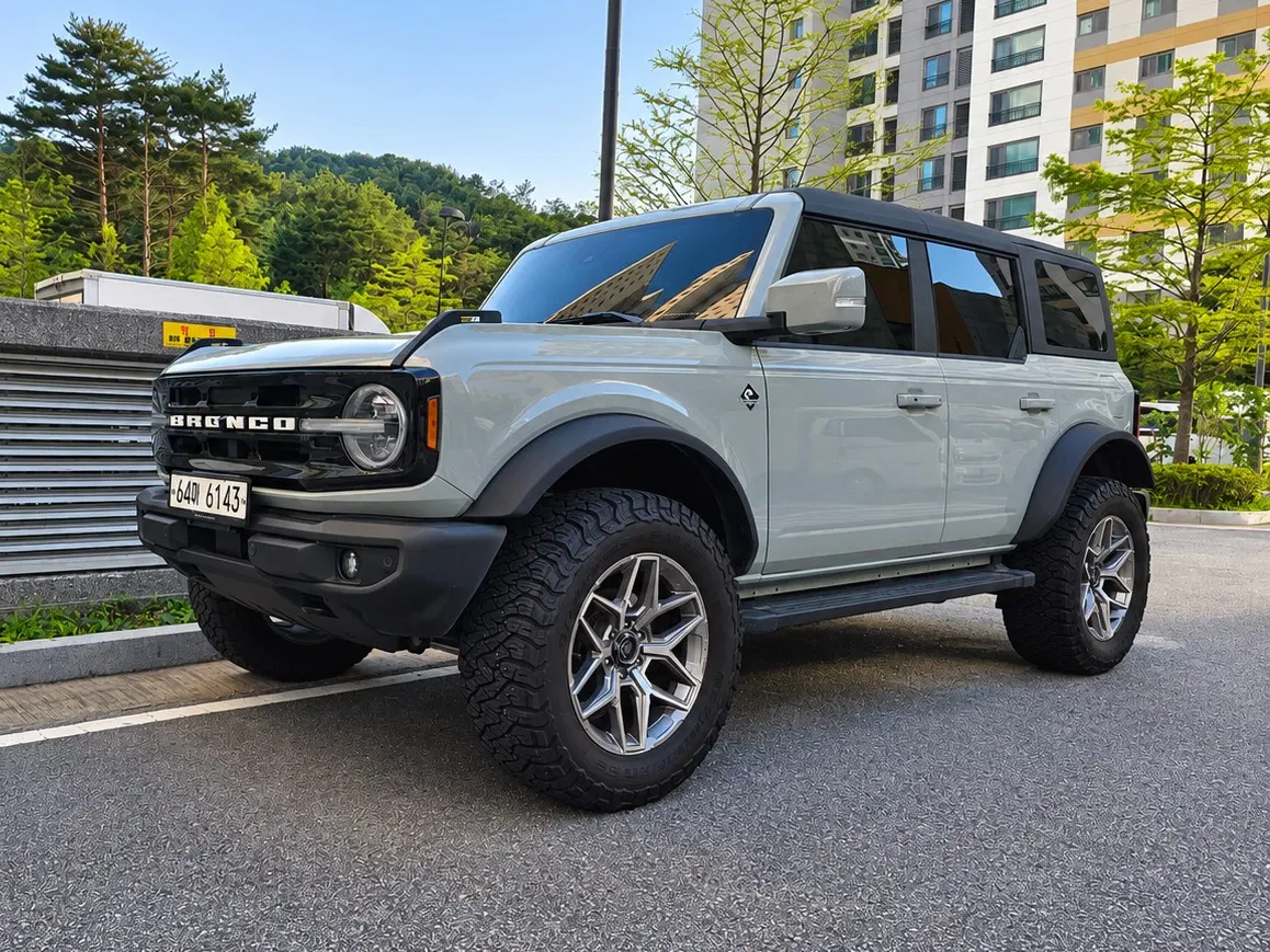 Ford Bronco 6e génération 2.7 Outer Banks 2024 — photo 1 sur 10