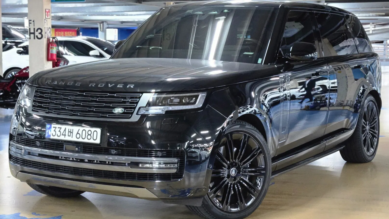 Land Rover Range Rover 5e génération P530 AB LWB 2024 — photo 1 sur 18