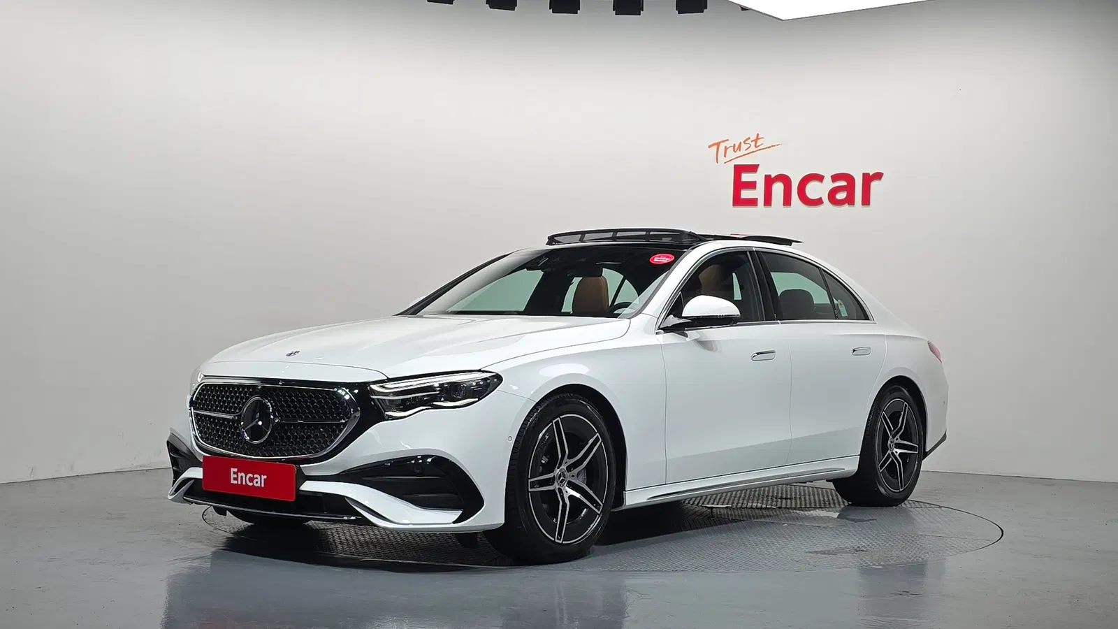Mercedes-Benz Classe E AMG Line · E300 4MATIC (W214) 2026 — photo 1 sur 34