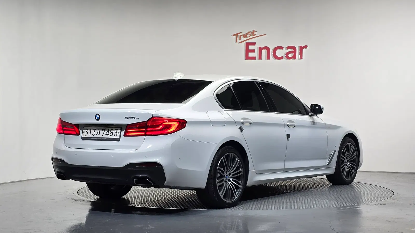 BMW Série 5 (G30) 530e M Sport 2020 — photo 1 sur 32