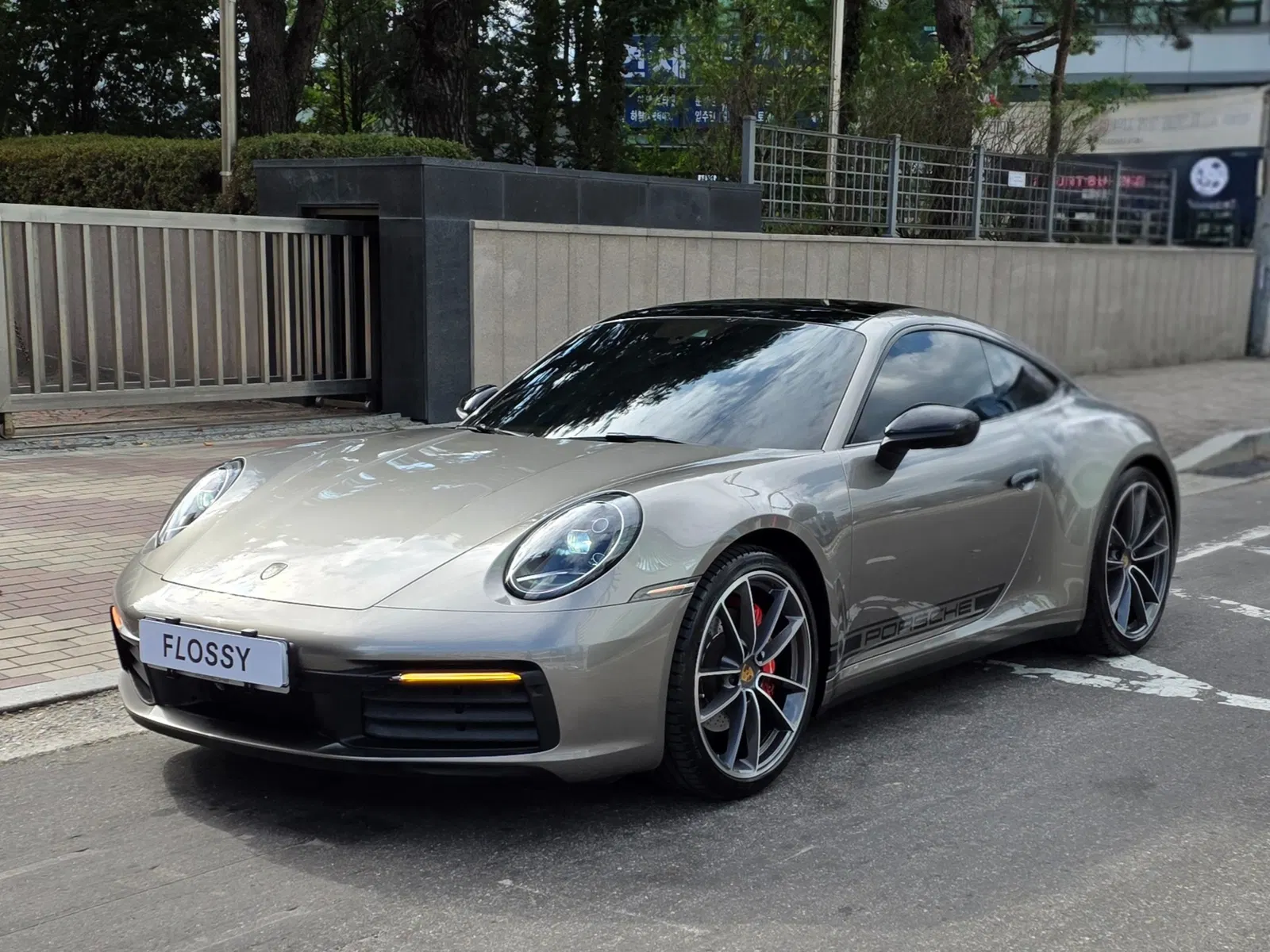 Porsche 911 (992) Carrera 2021 — photo 1 sur 26