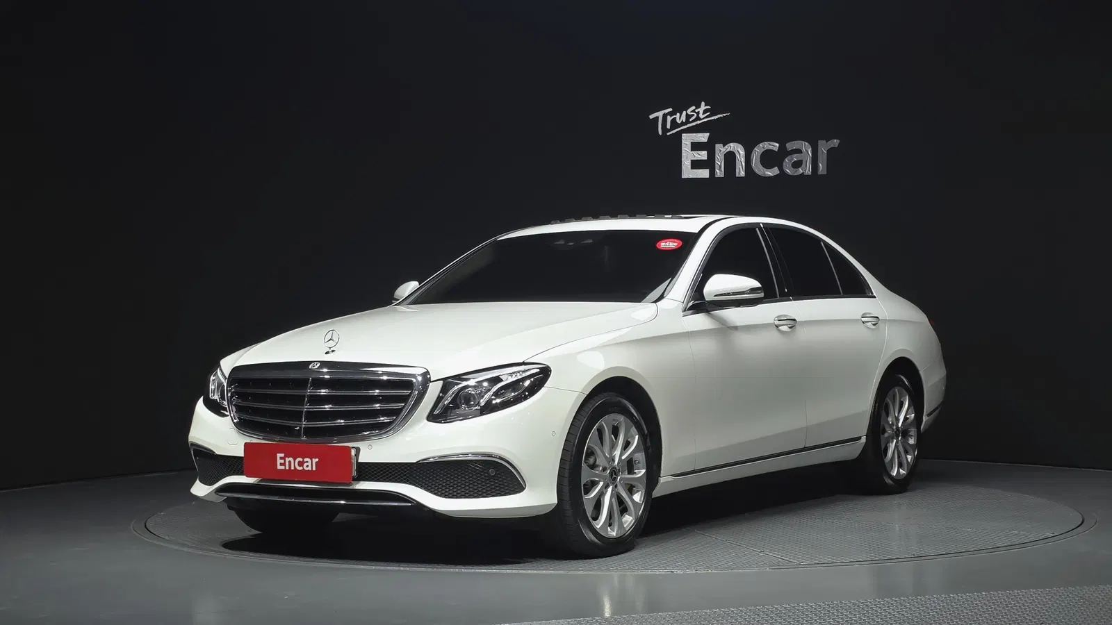 Mercedes-Benz Classe E E300 4MATIC Exclusive (W213) 2018 — photo 1 sur 26