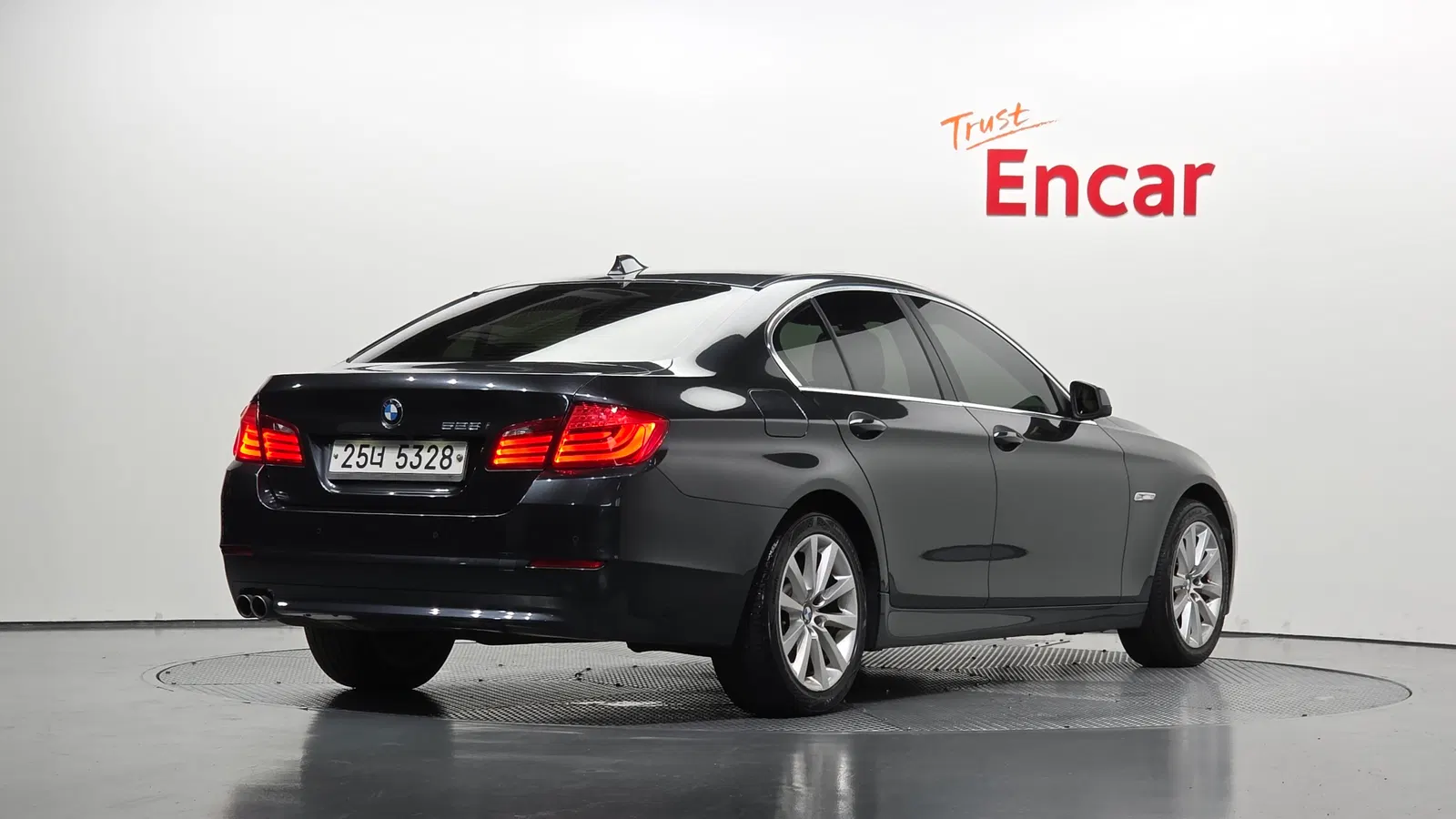 BMW Série 5 (F10) 528i 2011 — photo 1 sur 30
