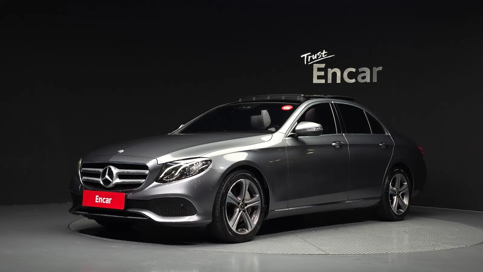 Mercedes-Benz Classe E E300 Avantgarde (W213) 2019 — photo 1 sur 37