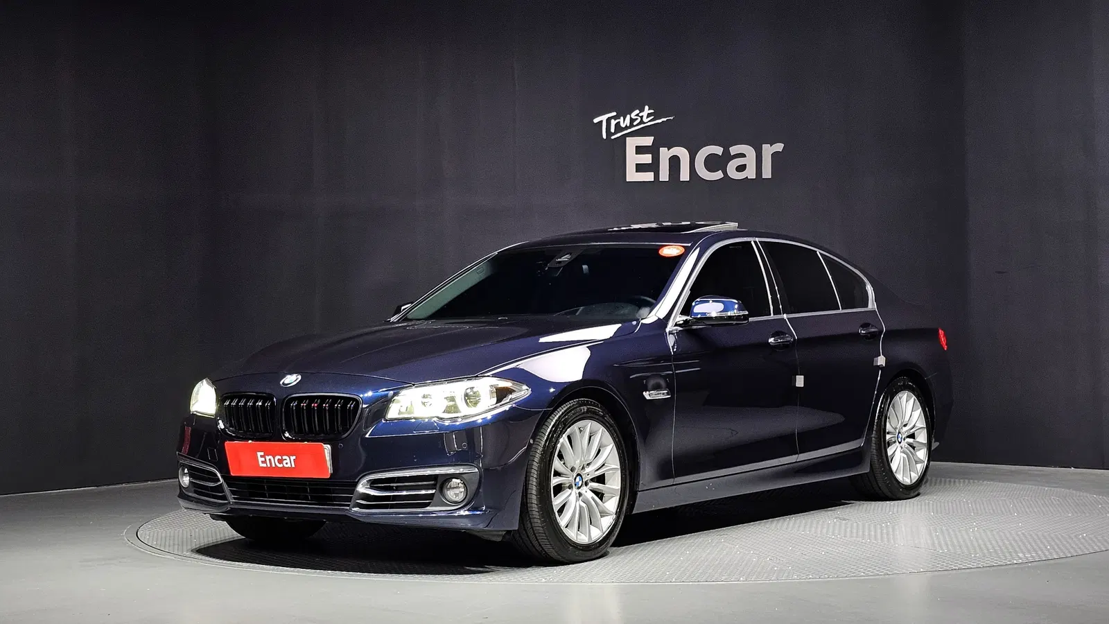 BMW Série 5 (F10) 528i xDrive Luxury Plus 2015 — photo 1 sur 20