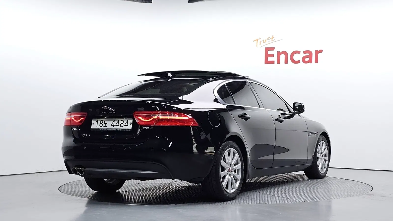 Jaguar XE 20d Prestige 2018 — photo 1 sur 44