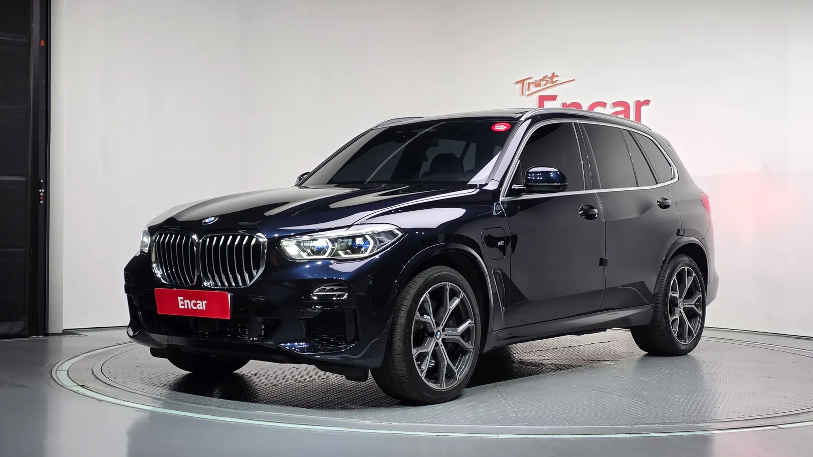 BMW X5 (G05) xDrive 45e M Sport 2021 — photo 1 sur 32