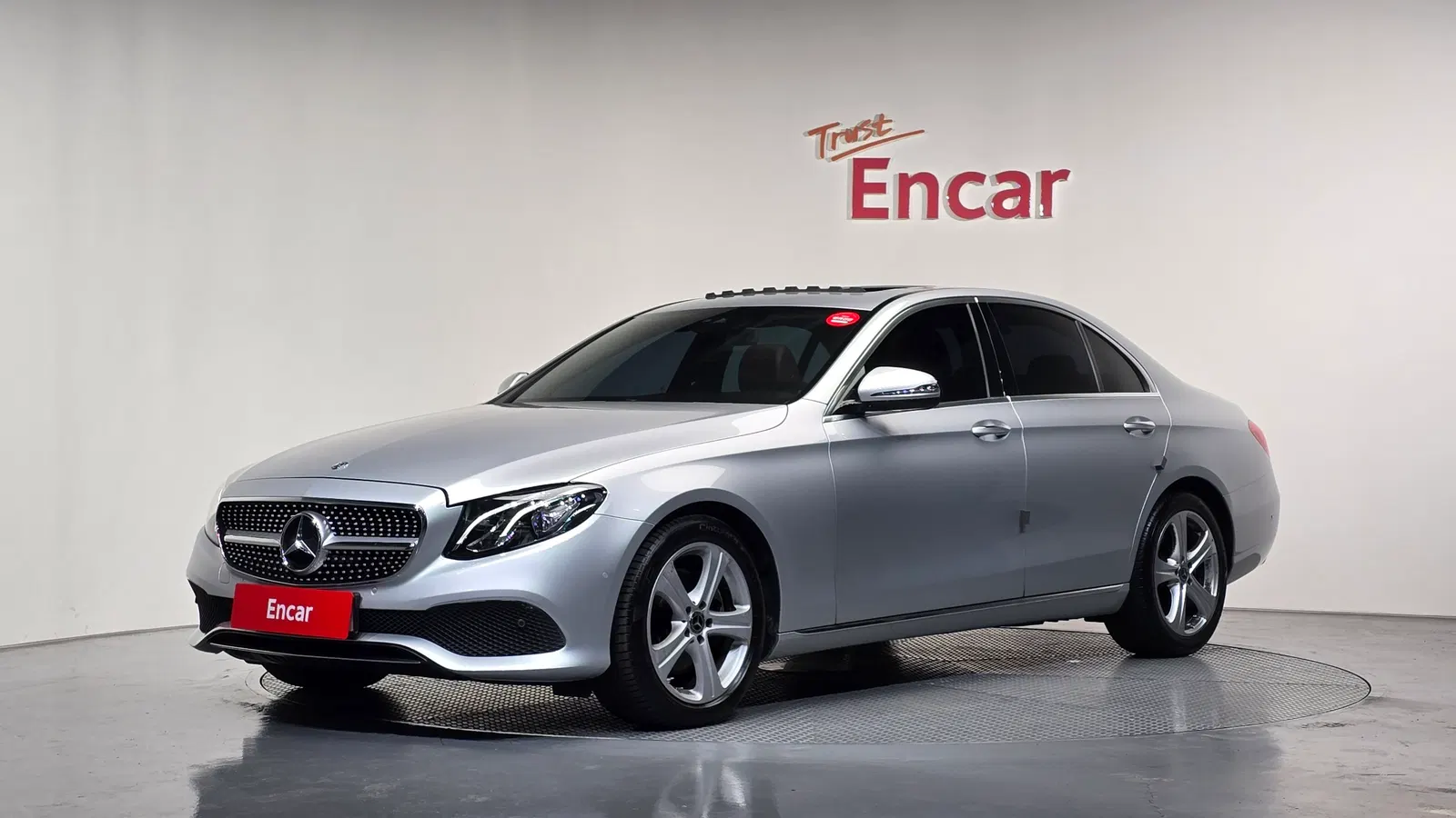 Mercedes-Benz Classe E E200 Avantgarde (W213) 2018 — photo 1 sur 30