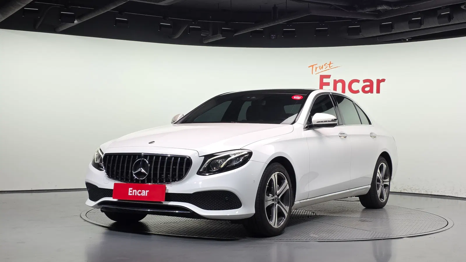 Mercedes-Benz Classe E E220d Avantgarde (W213) 2019 — photo 1 sur 34