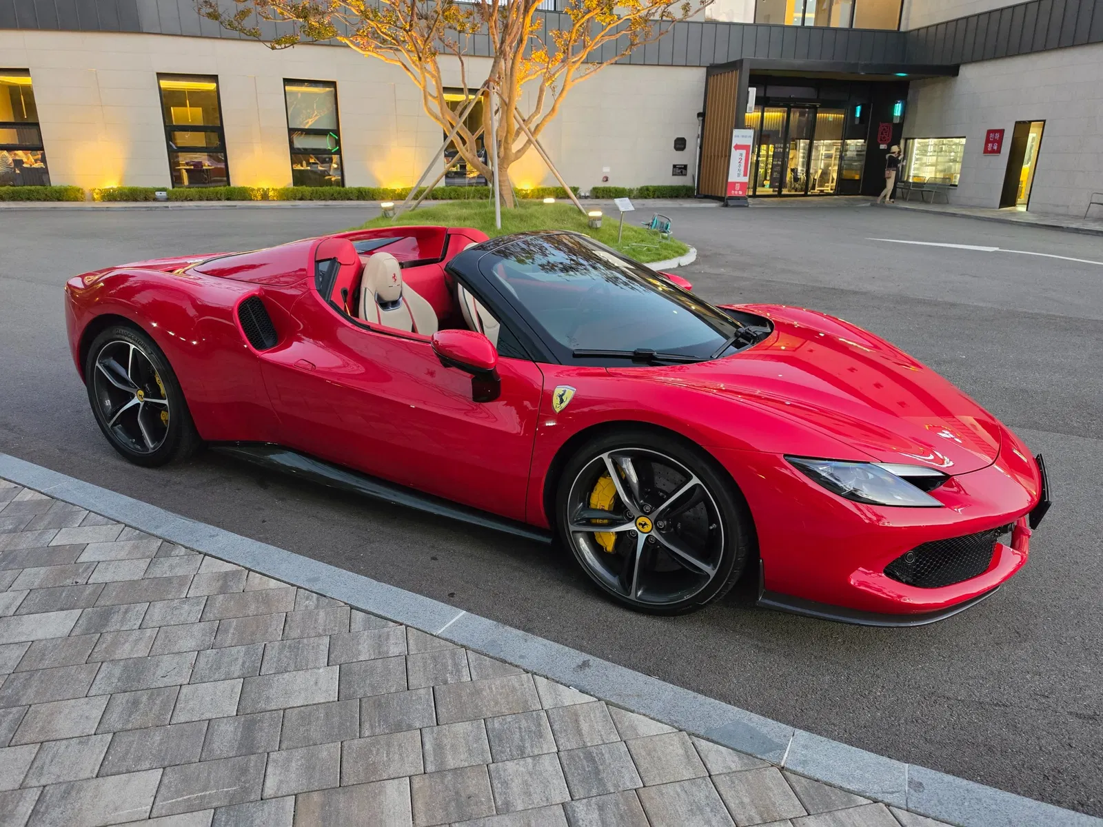 Ferrari 296 GTS 3.0 V6 2025 importée par Kaizen Motors