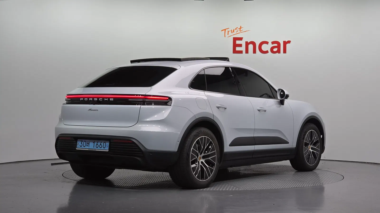 Porsche Macan EV Base 2025 — photo 1 sur 30
