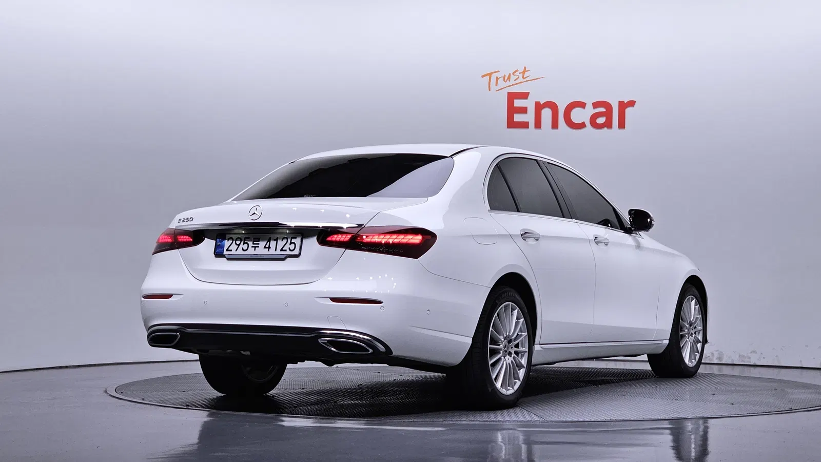 Mercedes-Benz Classe E E250 Exclusive (W213) 2023 — photo 1 sur 33
