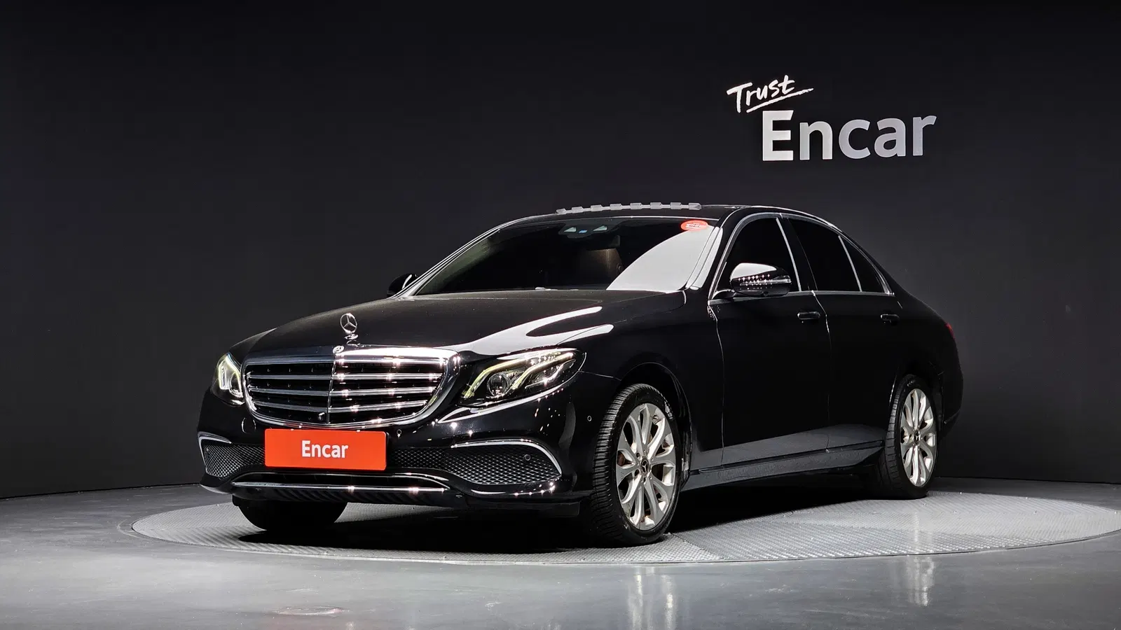 Mercedes-Benz Classe E E300 Exclusive (W213) 2018 — photo 1 sur 20