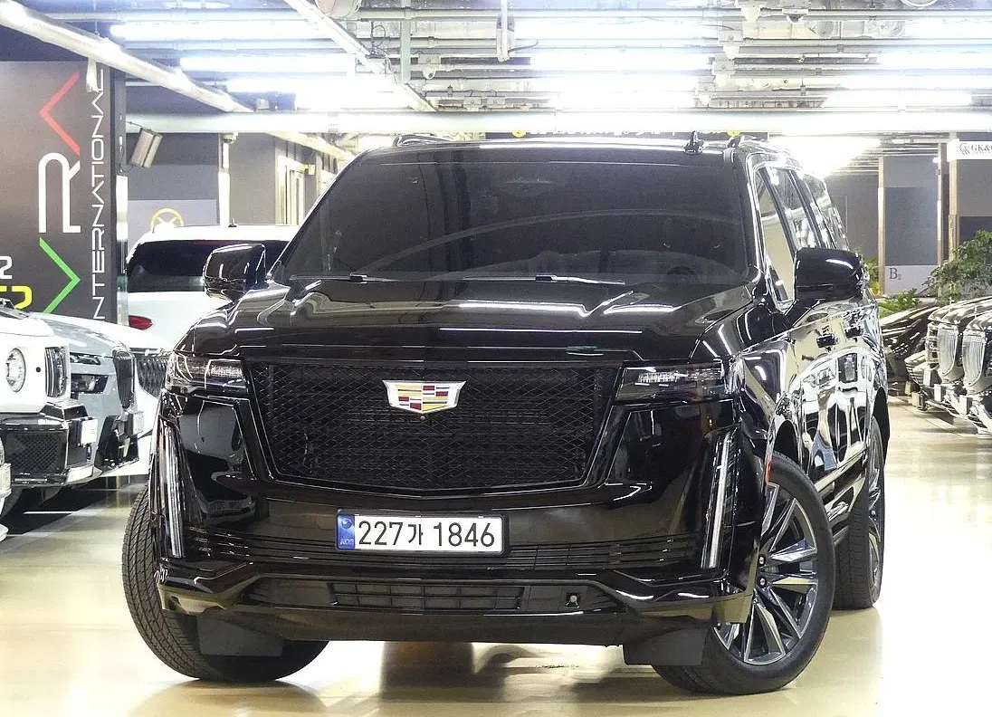 Cadillac Escalade 5e génération 6.2 ESV 2023 — photo 1 sur 26