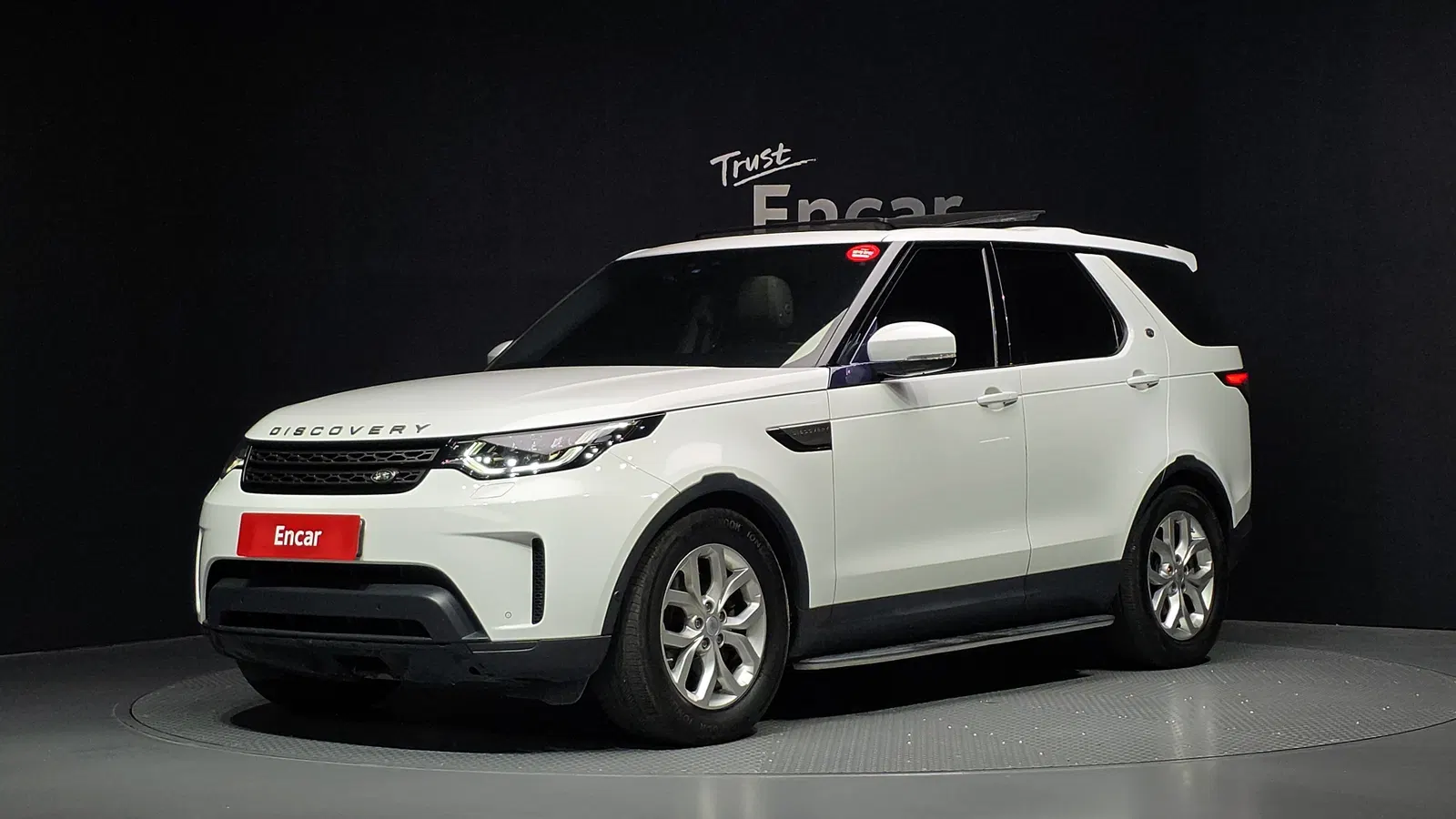 Land Rover Discovery 5 2.0 SD4 SE 2019 — photo 1 sur 33