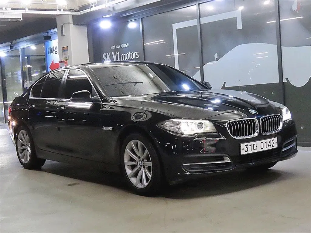 BMW Série 5 (F10) 528i 2015 — photo 1 sur 26