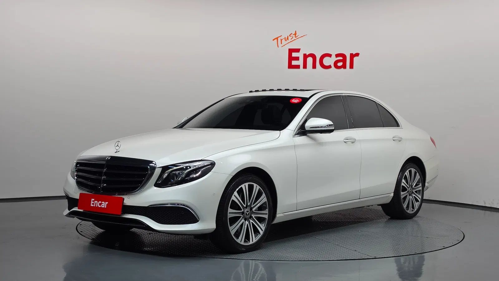 Mercedes-Benz Classe E E300 Exclusive (W213) 2018 — photo 1 sur 34