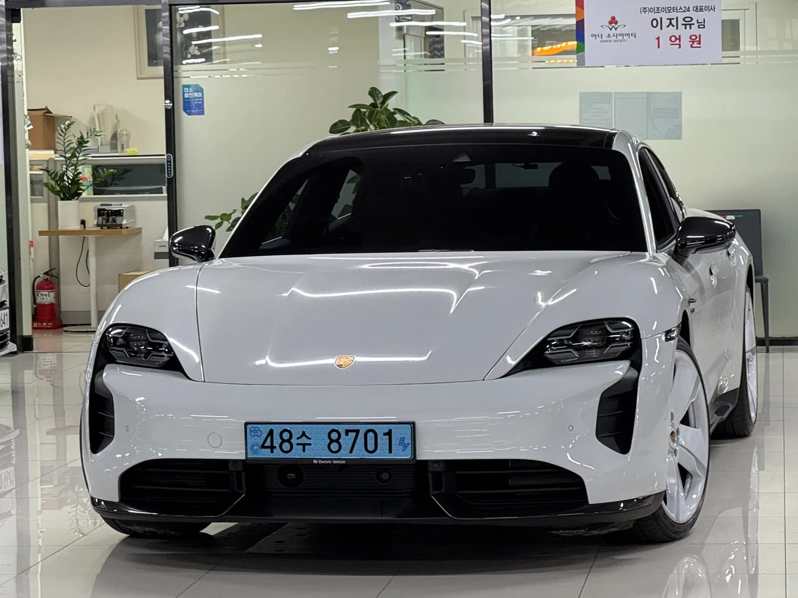 Porsche Taycan Turbo S 2020 — photo 1 sur 23