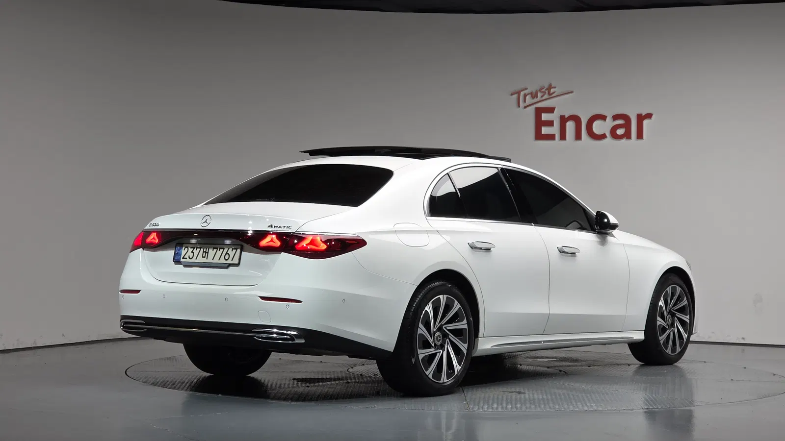 Mercedes-Benz Classe E E300 4MATIC Exclusive (W214) 2024 — photo 1 sur 37