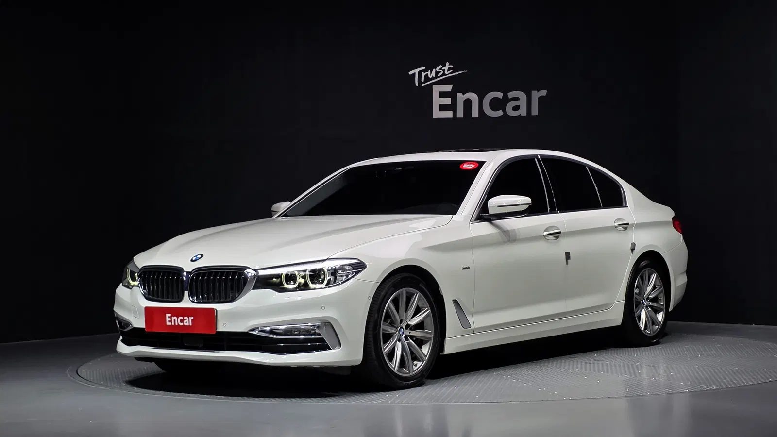 BMW Série 5 (G30) 520i Luxury 2018 — photo 1 sur 31