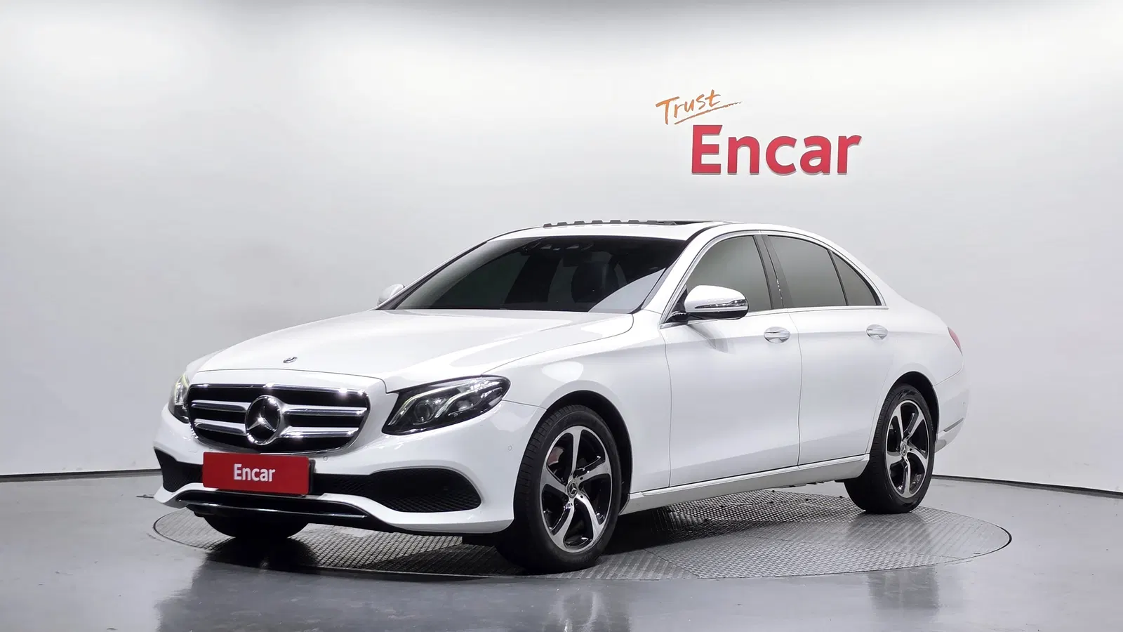 Mercedes-Benz Classe E E220d Avantgarde (W213) 2018 — photo 1 sur 32