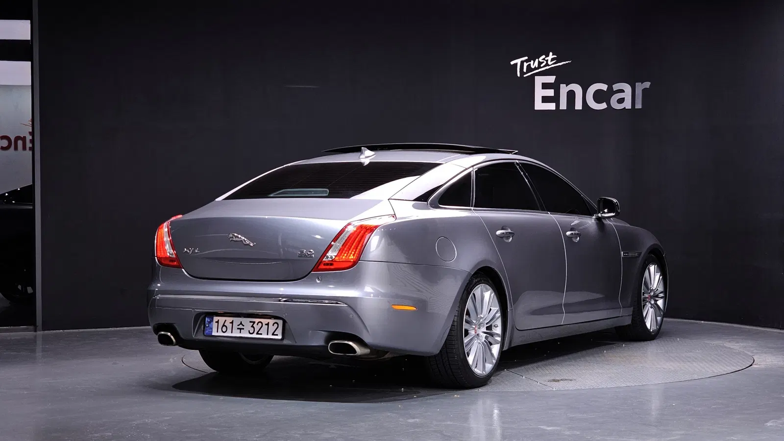 Jaguar All New XJ 3.0 SC AWD Portfolio LWB 2015 — photo 1 sur 36