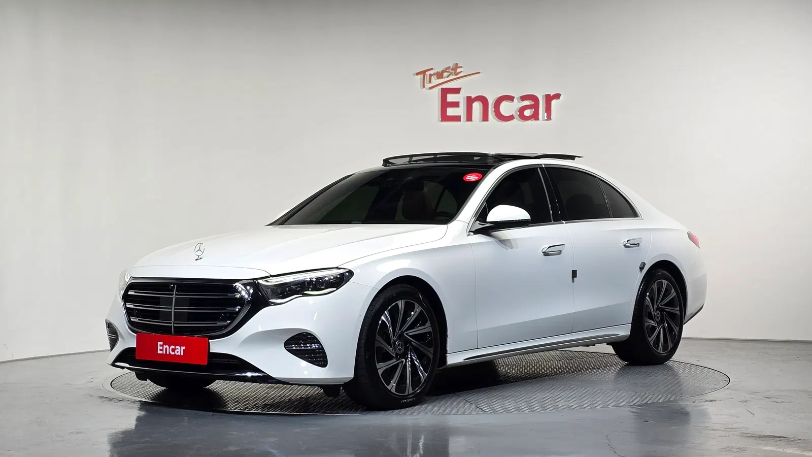 Mercedes-Benz Classe E E300 4MATIC Exclusive (W214) 2024 — photo 1 sur 33