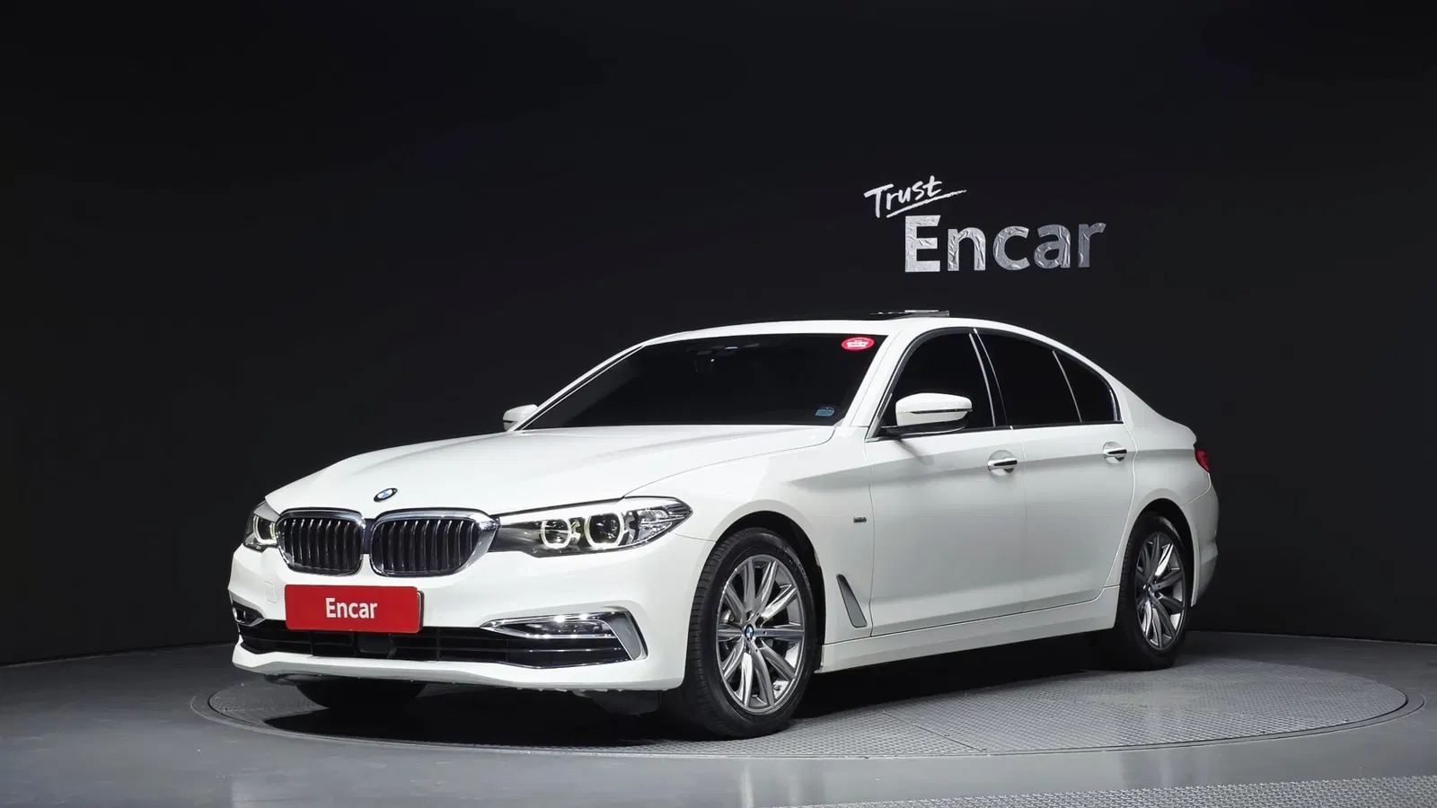 BMW Série 5 (G30) 520i Luxury 2018 — photo 1 sur 33