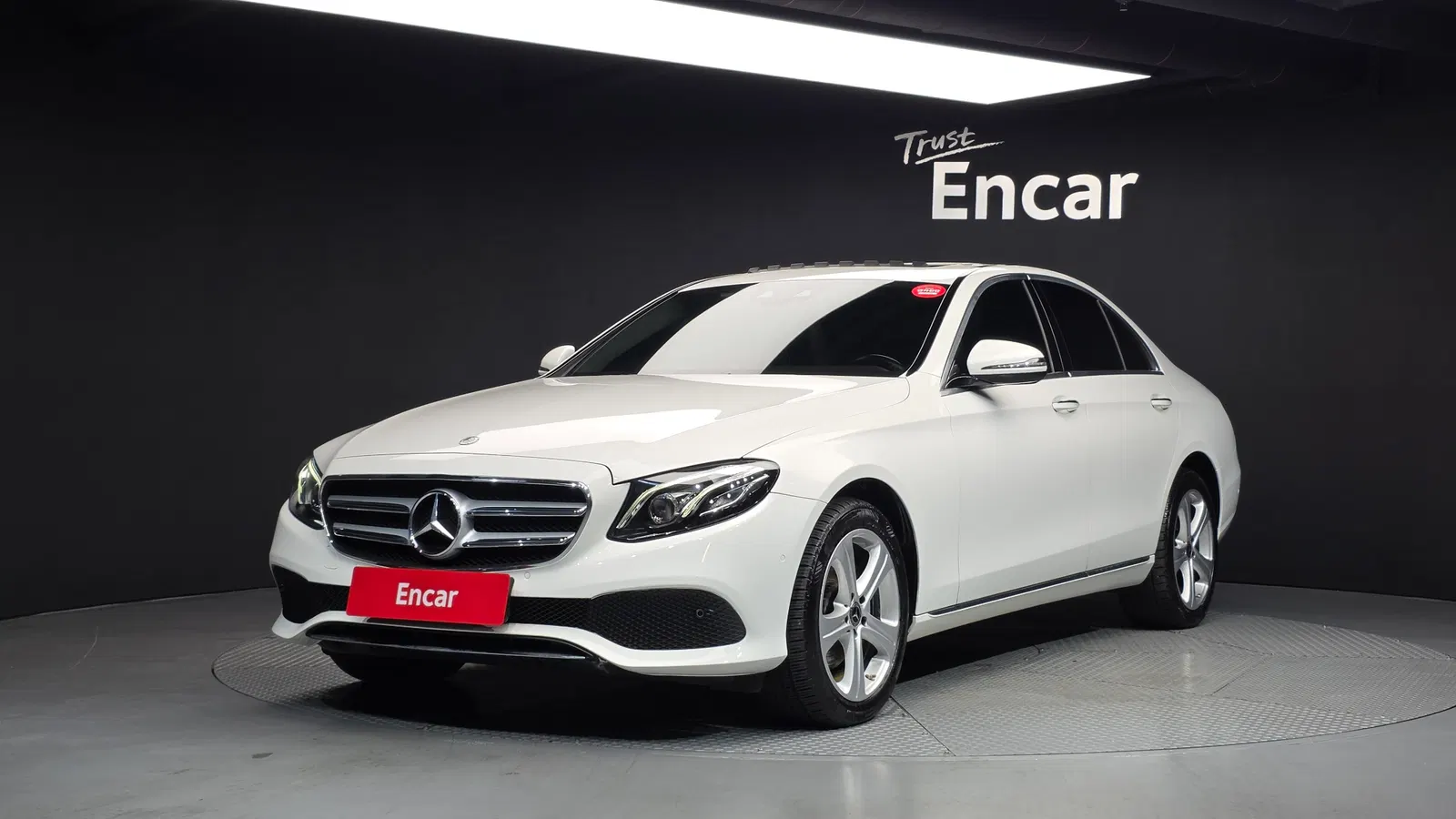 Mercedes-Benz Classe E E220d 4MATIC Avantgarde (W213) 2018 — photo 1 sur 35