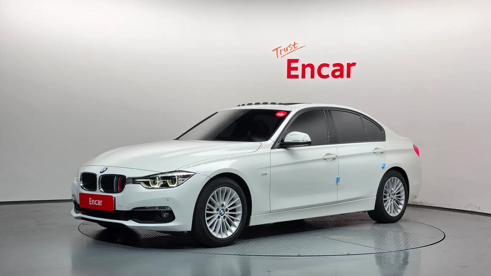 BMW Série 3 (F30) 320i Luxury 2018 — photo 1 sur 33