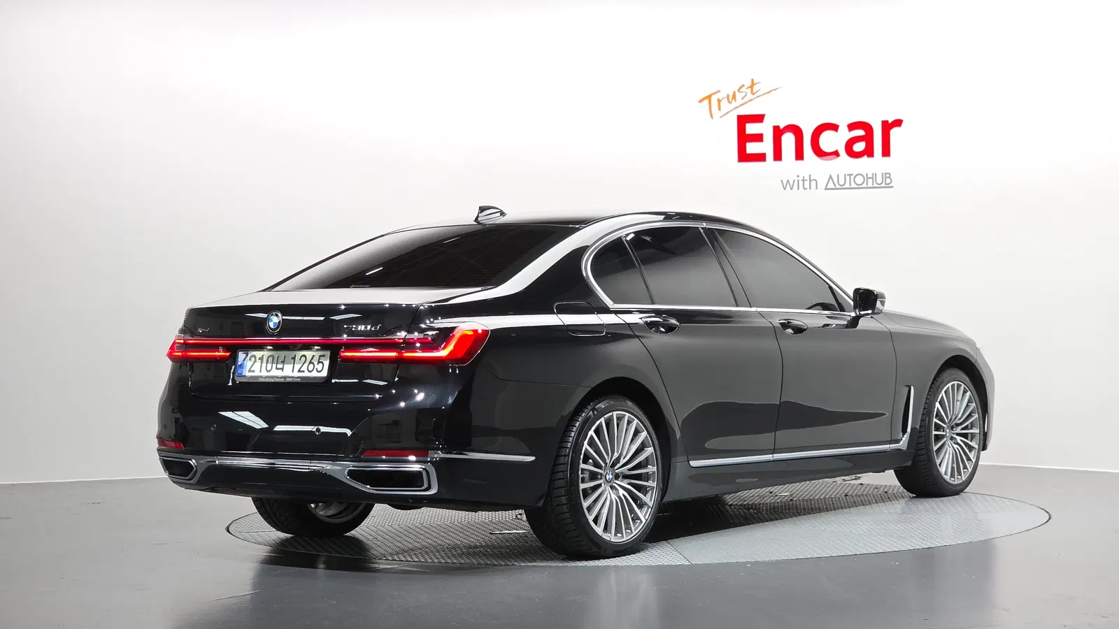 BMW Série 7 (G11) 730d xDrive Design Pure Excellence 2021 — photo 1 sur 38