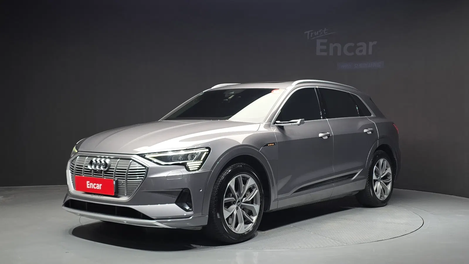 Audi e-tron 55 Quattro 2022 — photo 1 sur 36