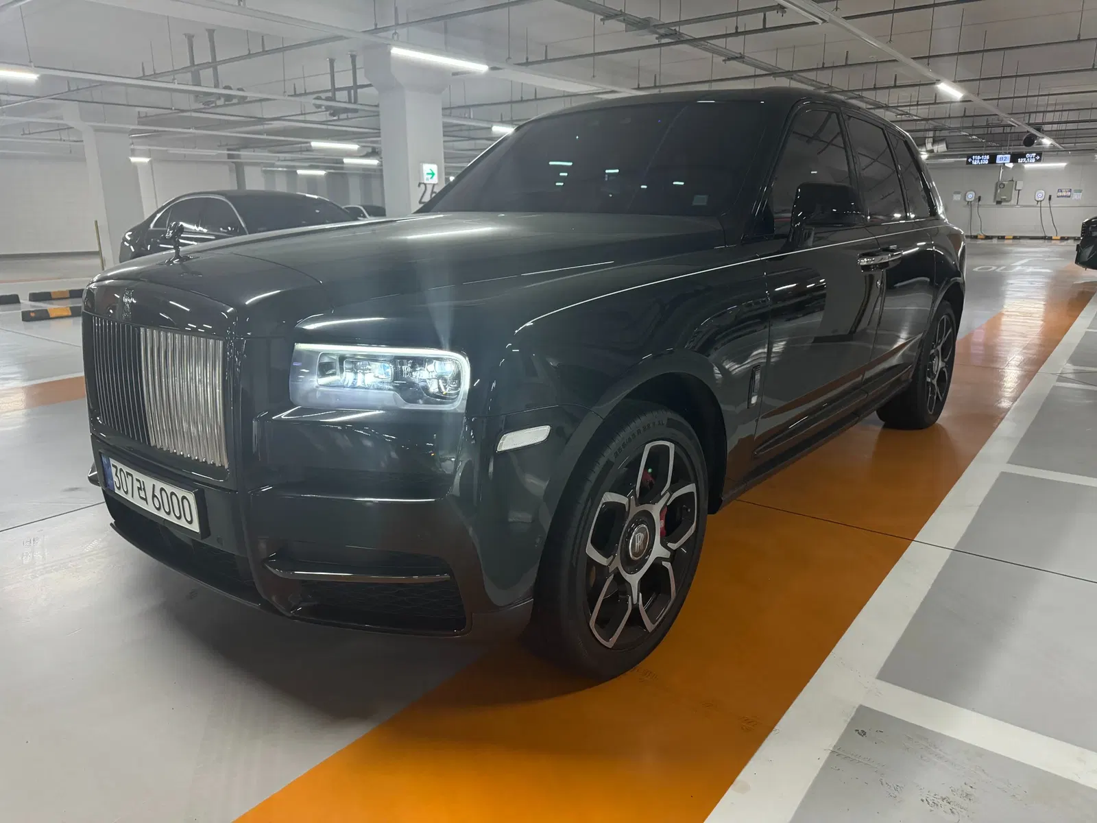 Rolls-Royce Cullinan 6.7 V12 Black Badge 2021 — photo 1 sur 14