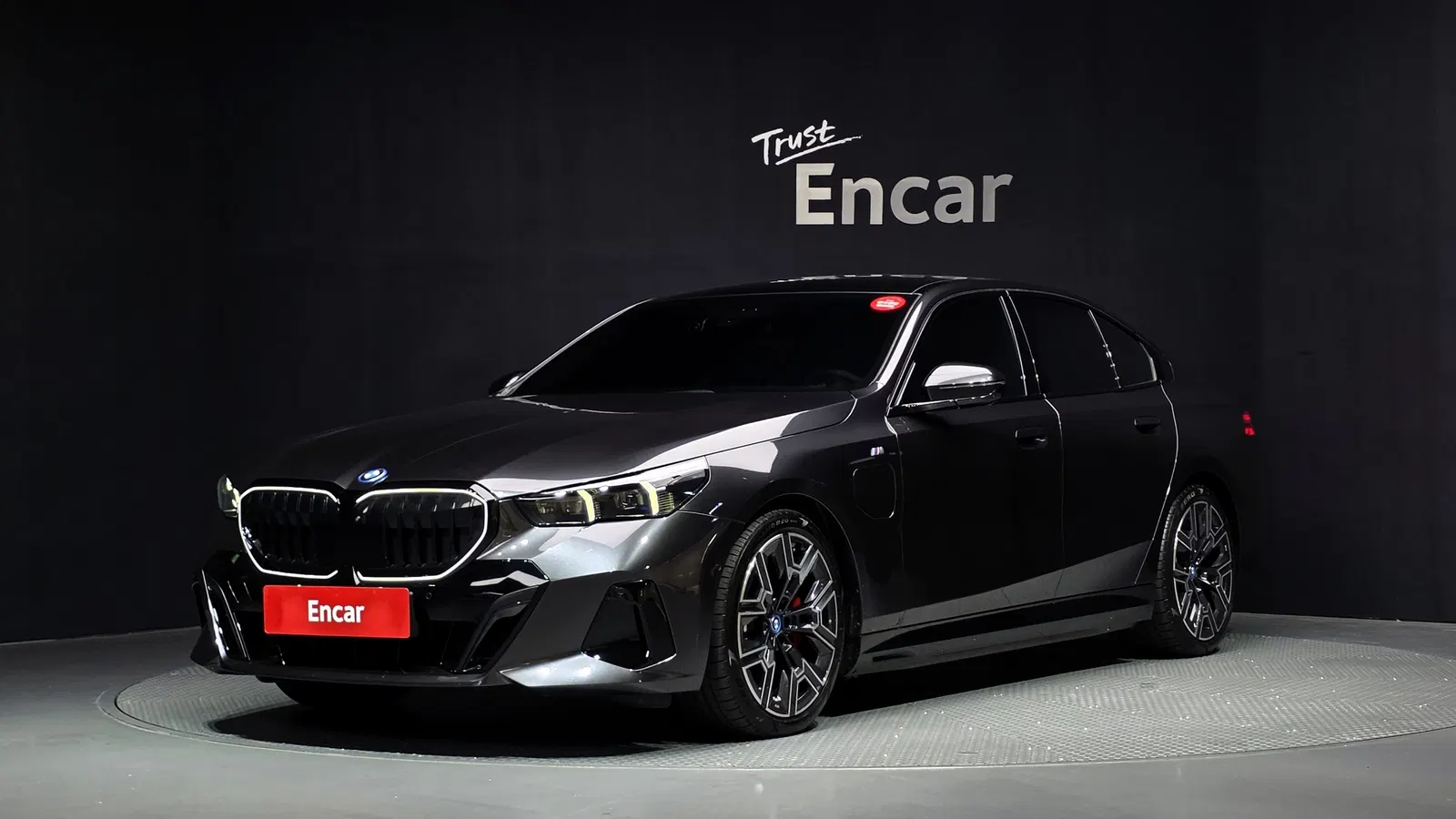 BMW Série 5 (G60) 530e M Sport Pro 2024 — photo 1 sur 39