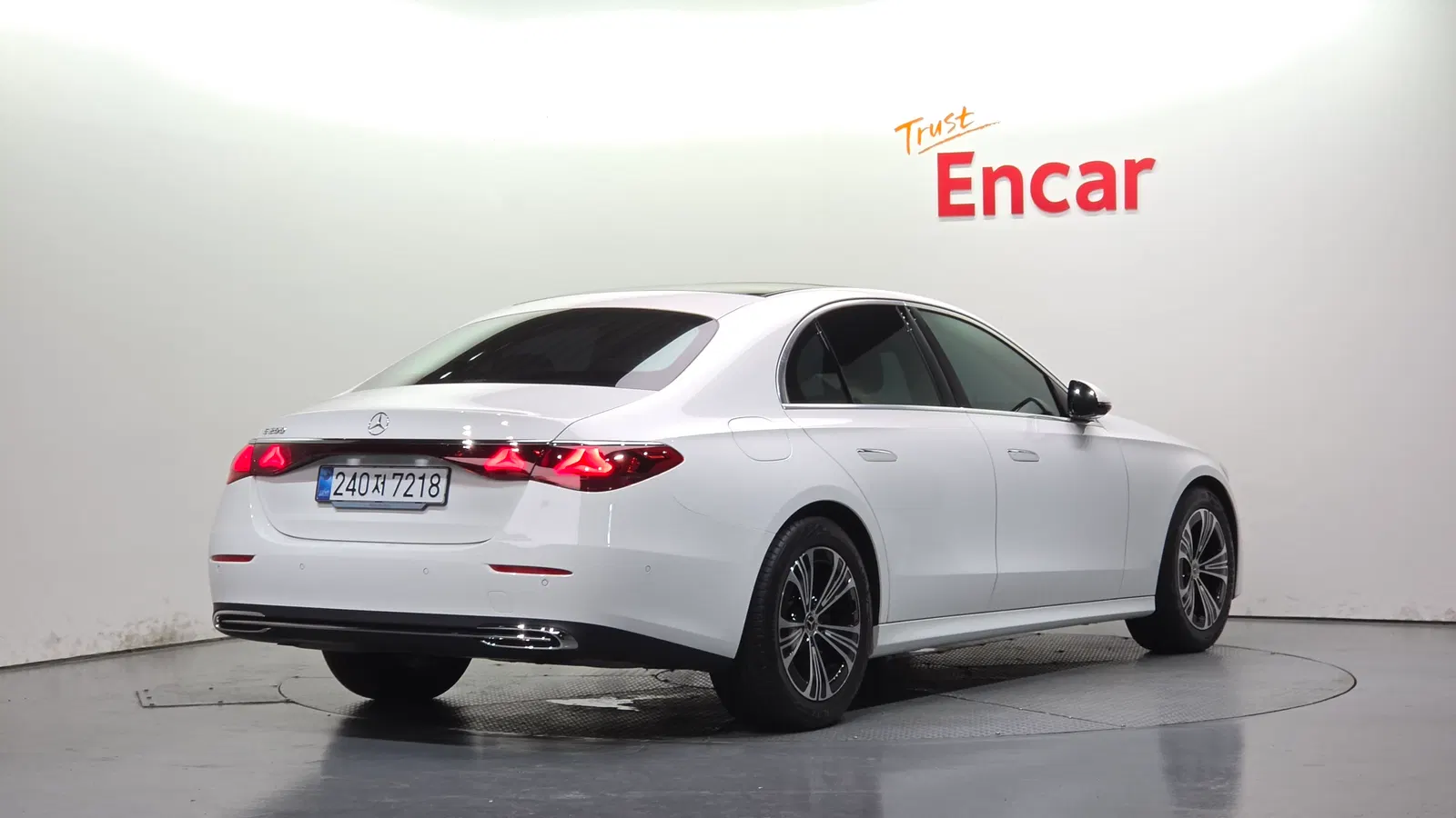 Mercedes-Benz Classe E E200 Avantgarde (W214) 2025 — photo 1 sur 31