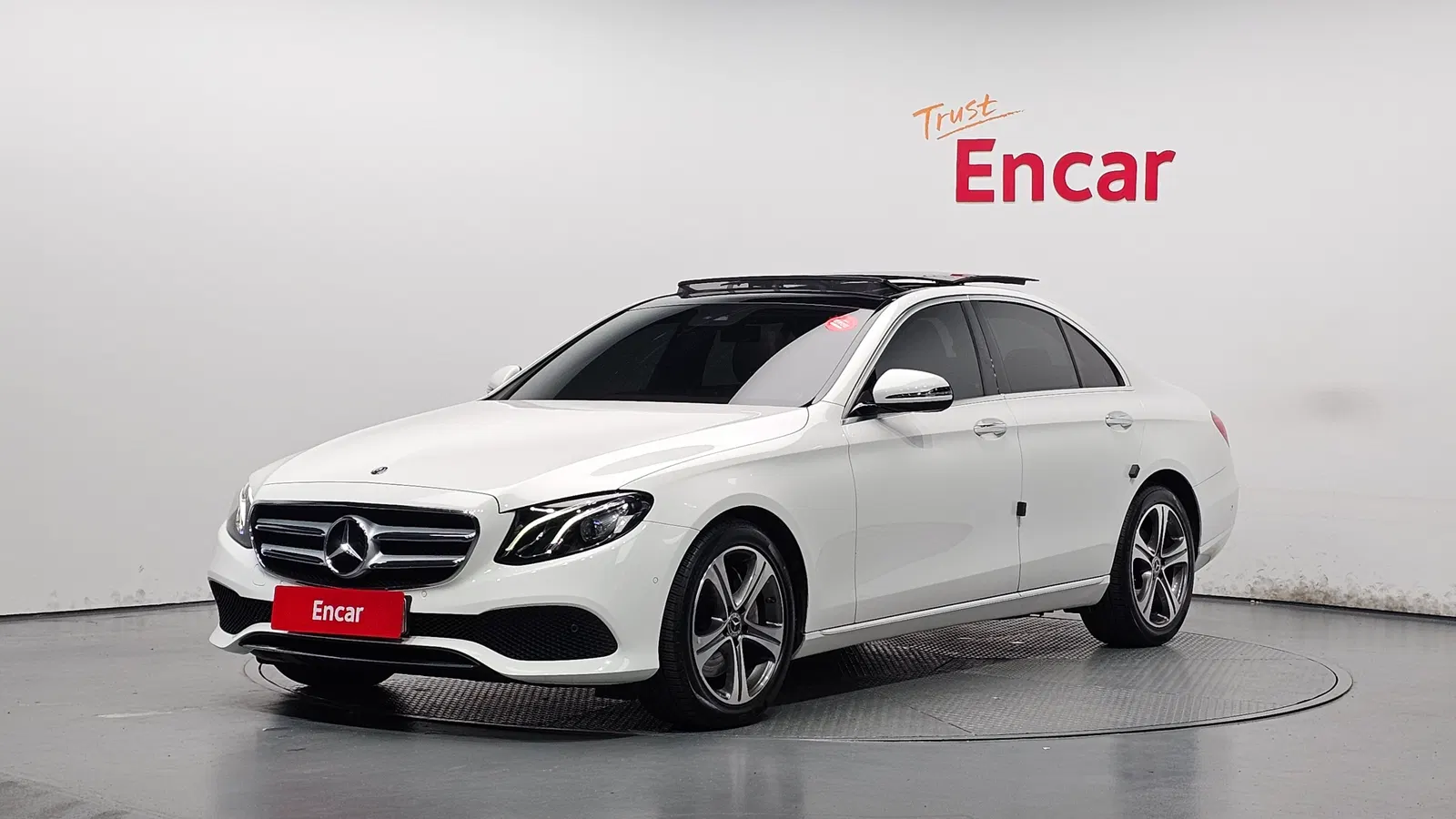 Mercedes-Benz Classe E E300 Avantgarde (W213) 2019 — photo 1 sur 33