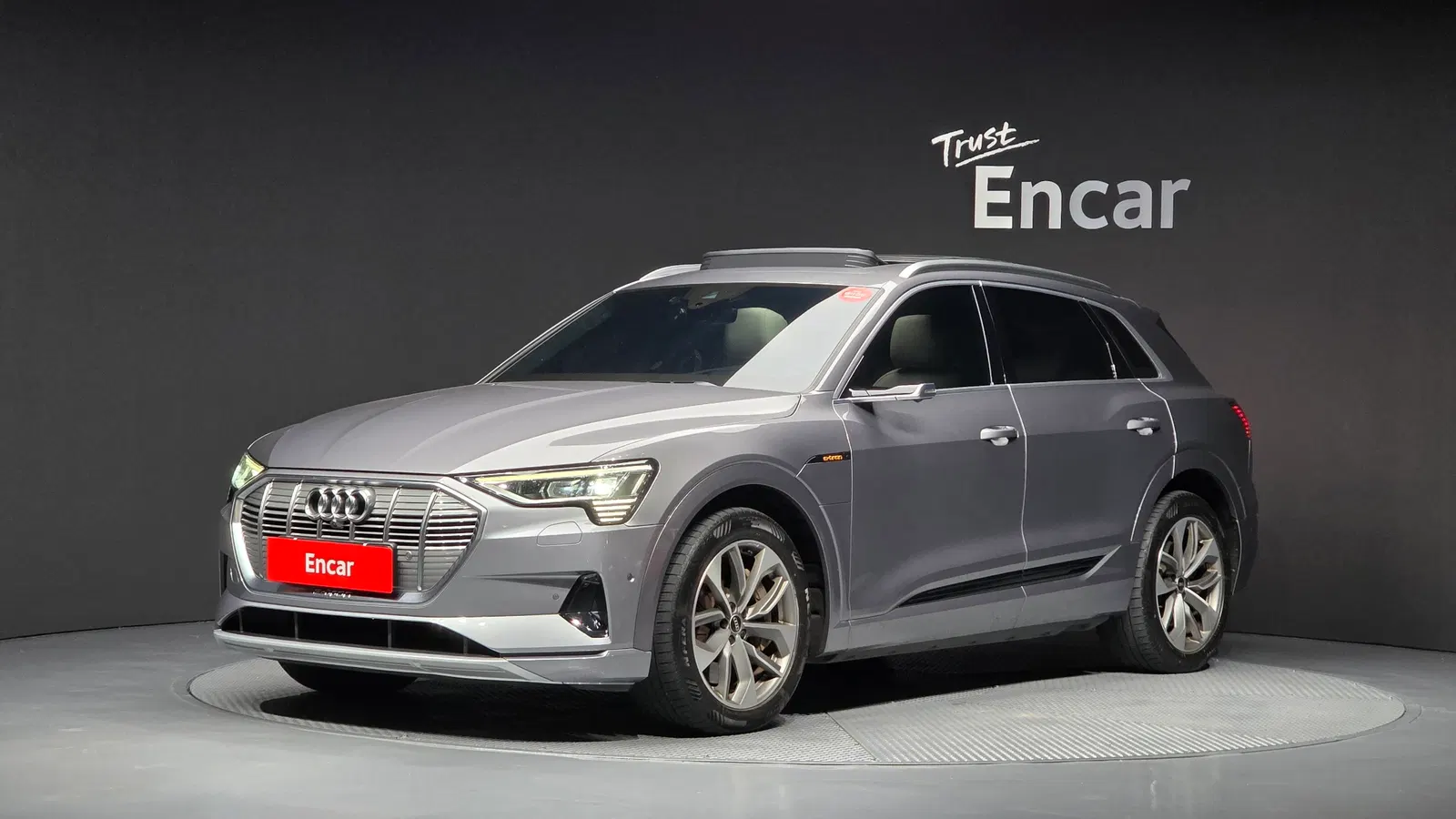 Audi e-tron 55 Quattro 2021 — photo 1 sur 20