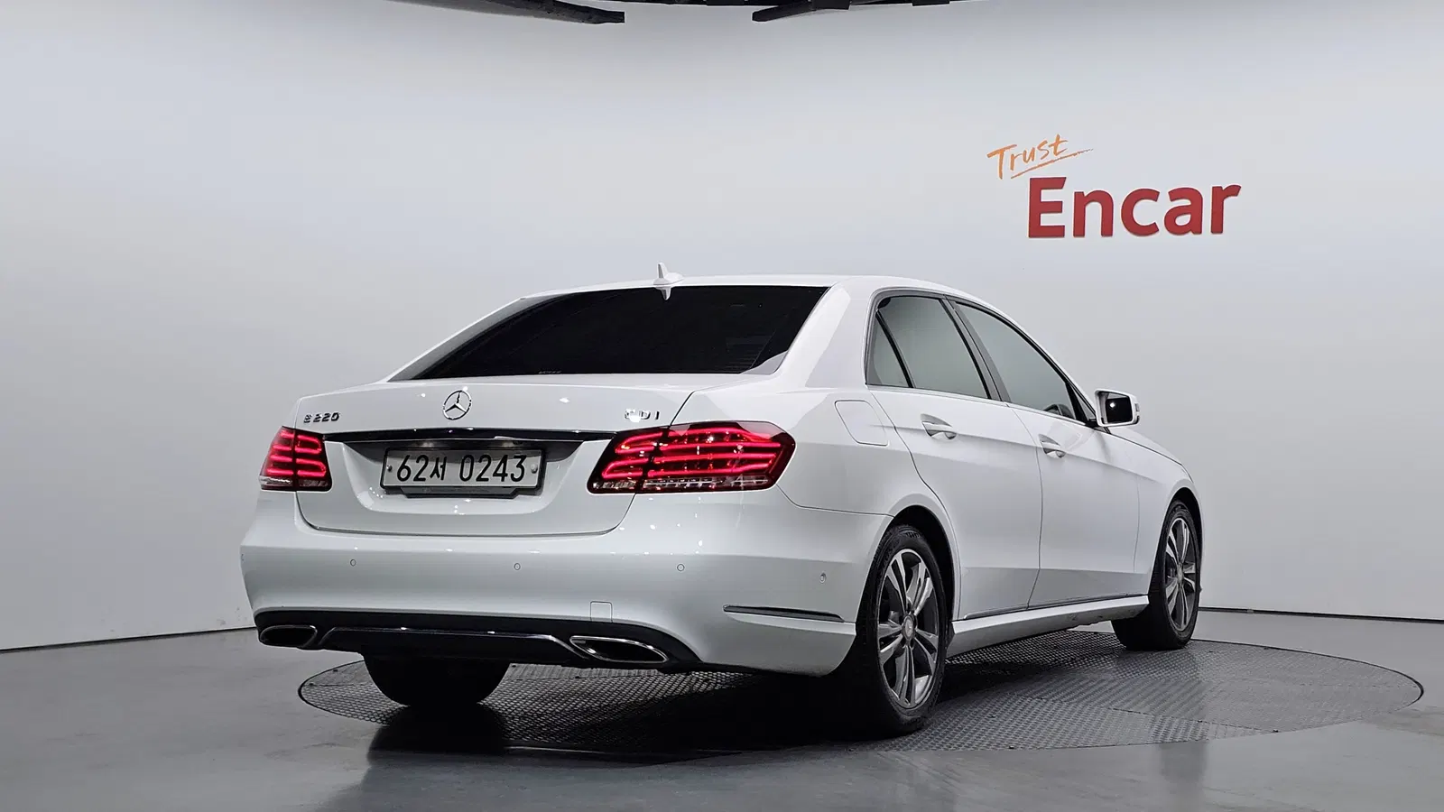 Mercedes-Benz Classe E E220 CDI Avantgarde (W212) 2014 — photo 1 sur 41