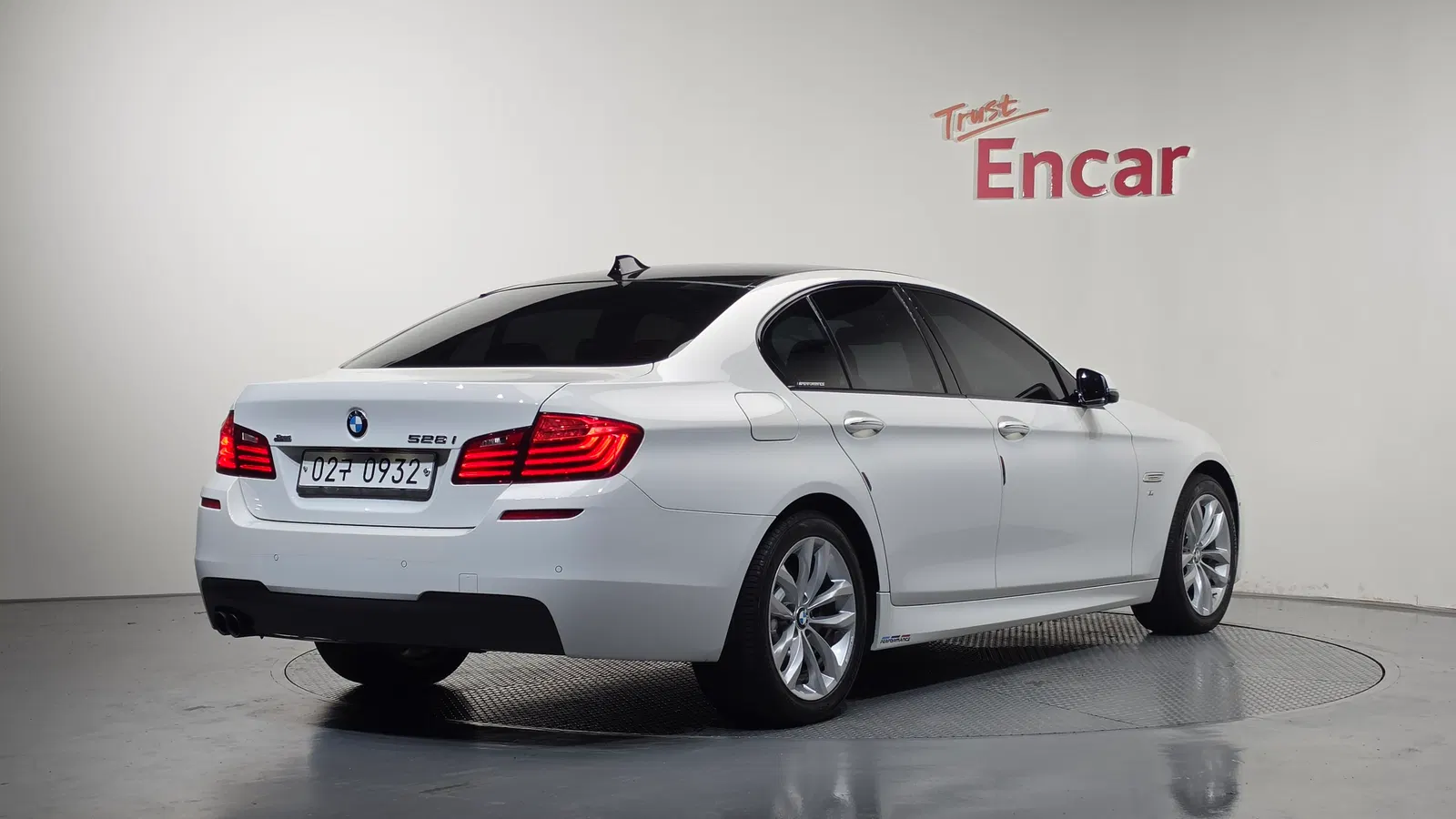 BMW Série 5 (F10) 528i M Aero Dynamic 2016 — photo 1 sur 39