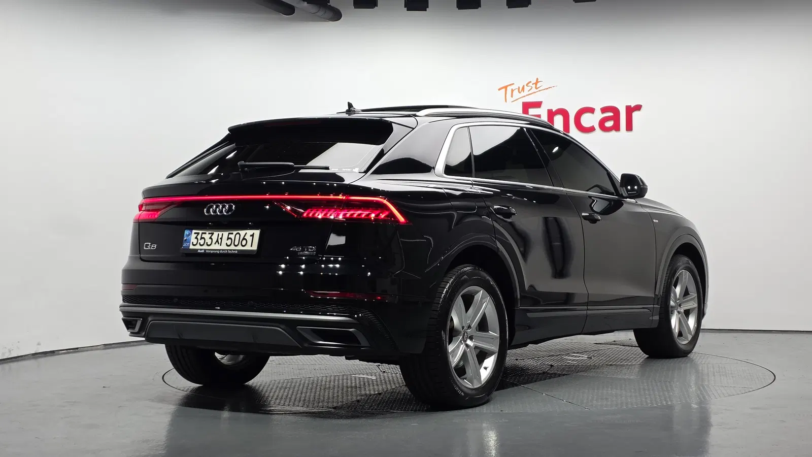 Audi Q8 (4M) 45 TDI Quattro Premium 2021 — photo 1 sur 30