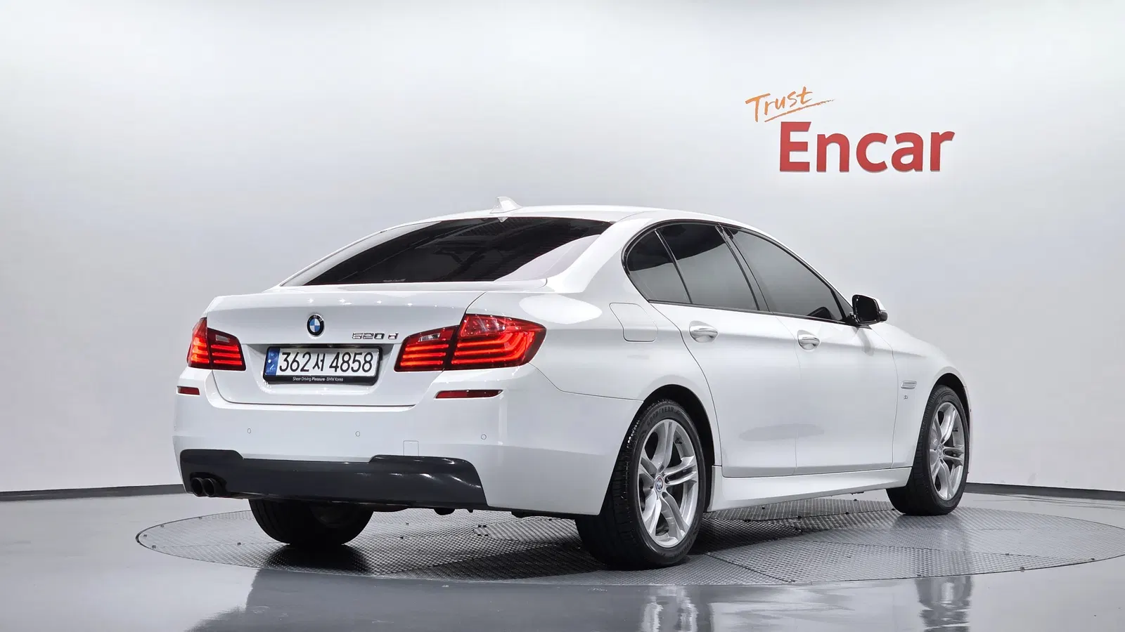 BMW Série 5 (F10) 520d M Aero Dynamic 2016 — photo 1 sur 34