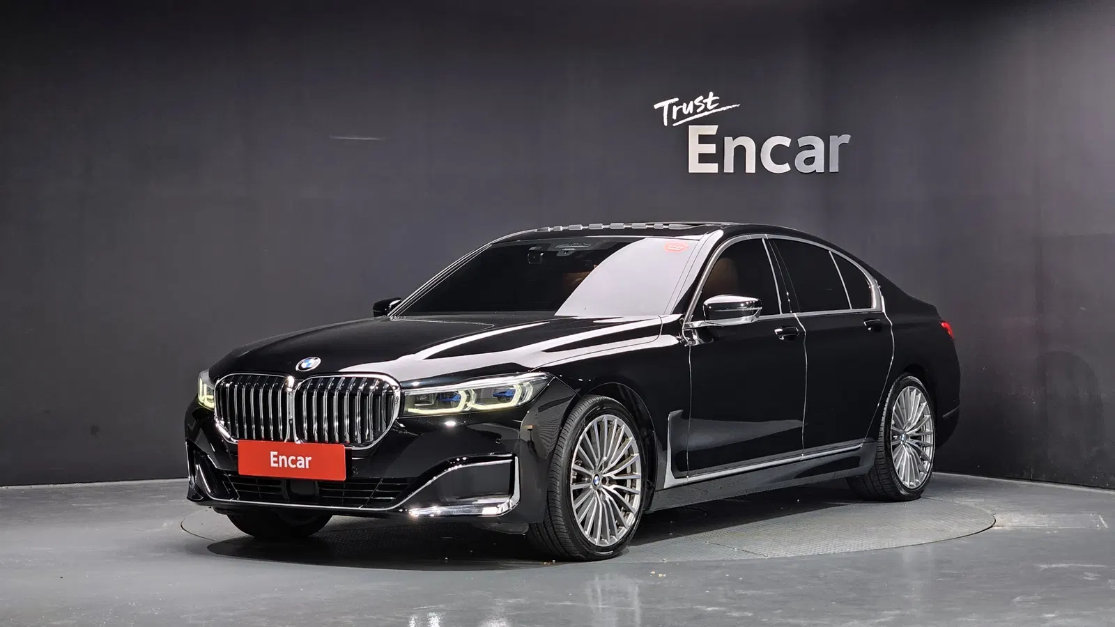 BMW Série 7 (G11) 730d xDrive Design Pure Excellence 2021 — photo 1 sur 31