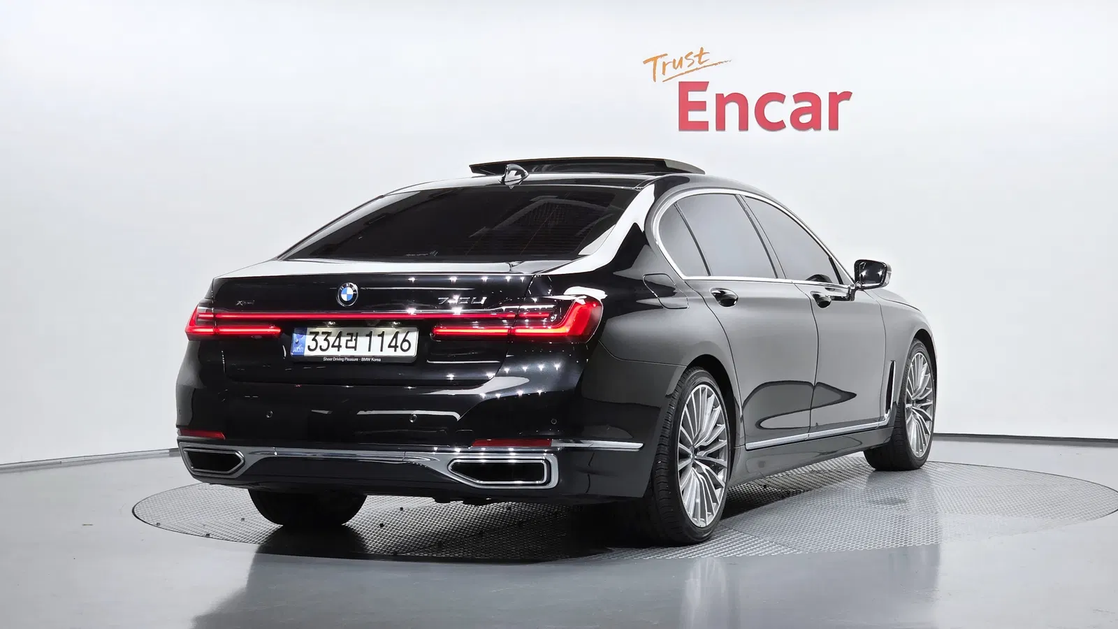 BMW Série 7 (G11) 740Li xDrive Design Pure Excellence 2022 — photo 1 sur 35