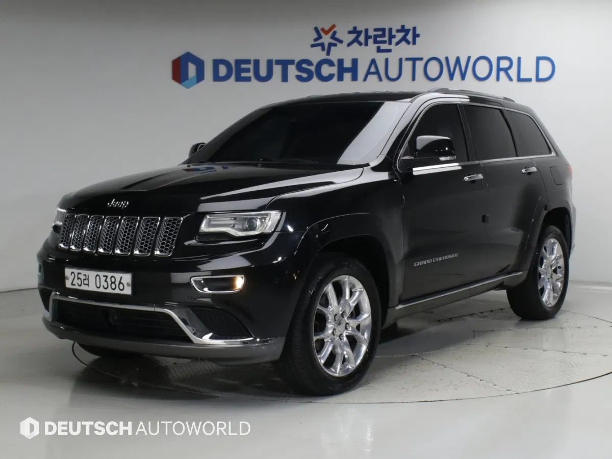 Jeep Grand Cherokee 3.0 Diesel Overland Summit 2015 — photo 1 sur 26