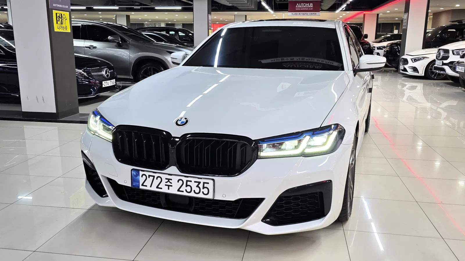 BMW Série 5 (G30) M550i xDrive 2023 — photo 1 sur 26