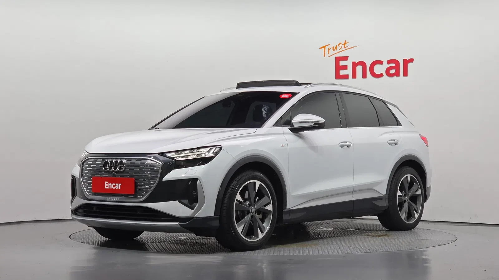 Audi Q4 e-tron (F4) 40 Premium 2022 — photo 1 sur 36