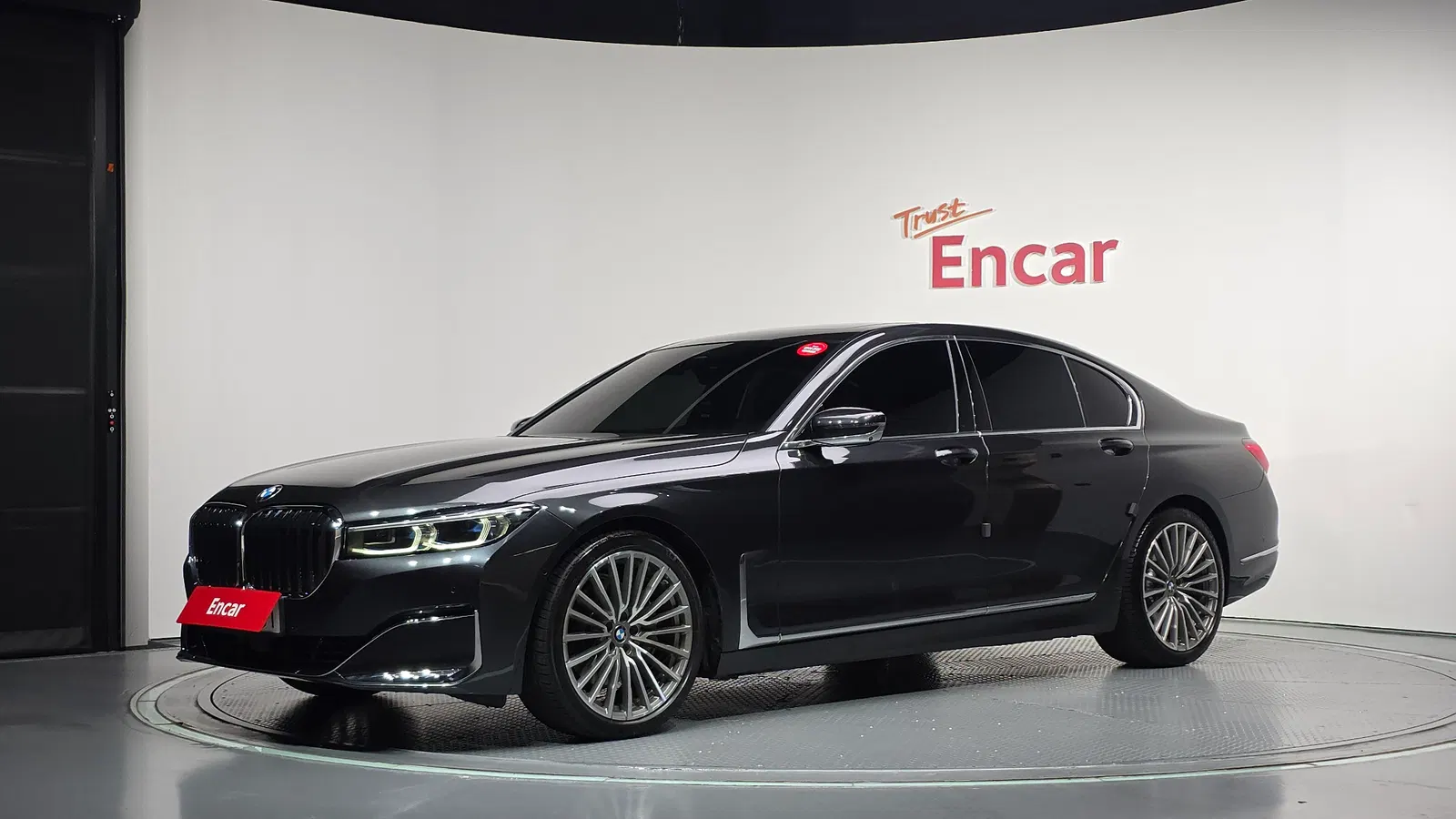 BMW Série 7 (G11) 740i Design Pure Excellence 2022 — photo 1 sur 32