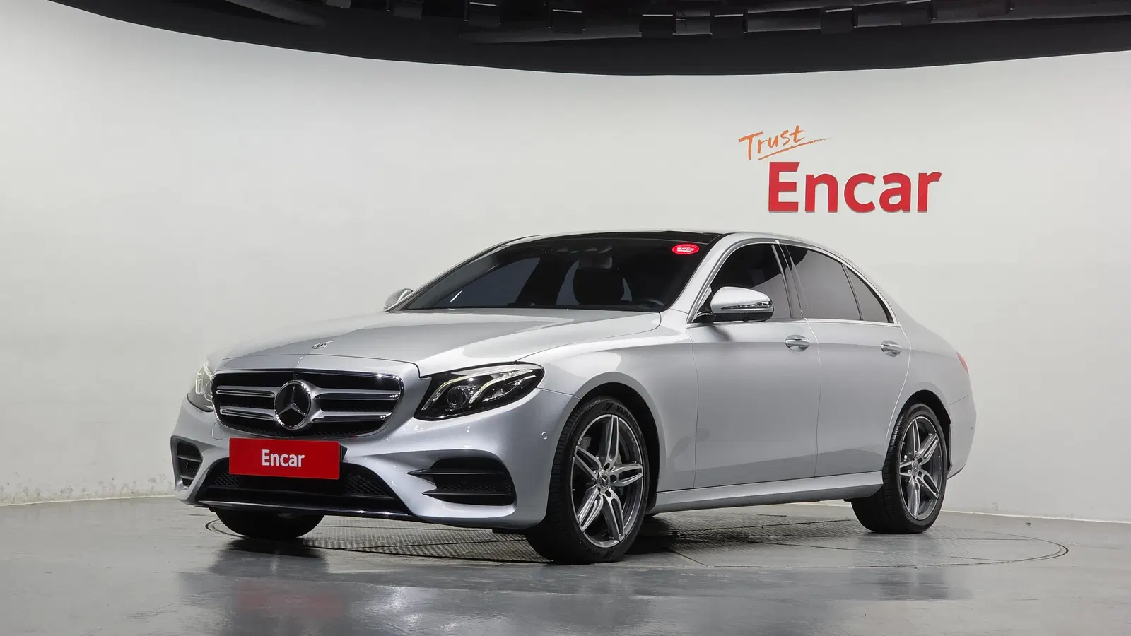 Mercedes-Benz Classe E AMG Line · E300 4MATIC (W213) 2020 — photo 1 sur 39